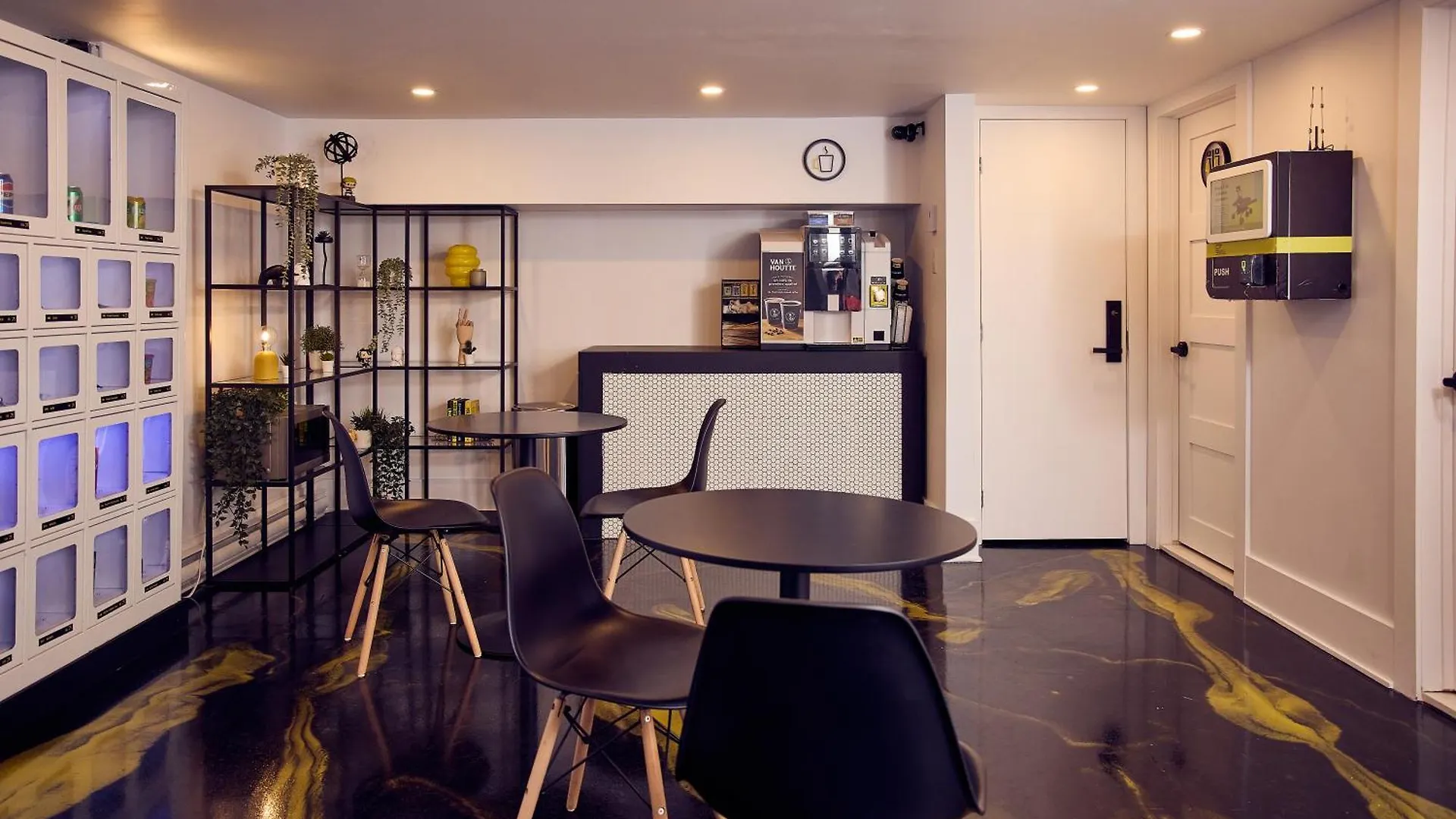 Capsule Hotel Montreal Hostel